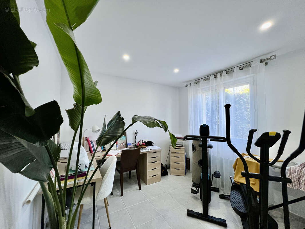 Appartement à SAINT-LAURENT-DU-VAR