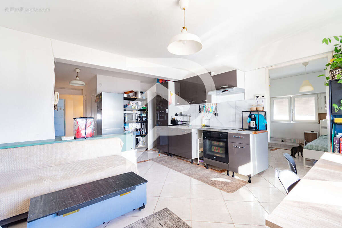 Appartement à MARSEILLE-3E