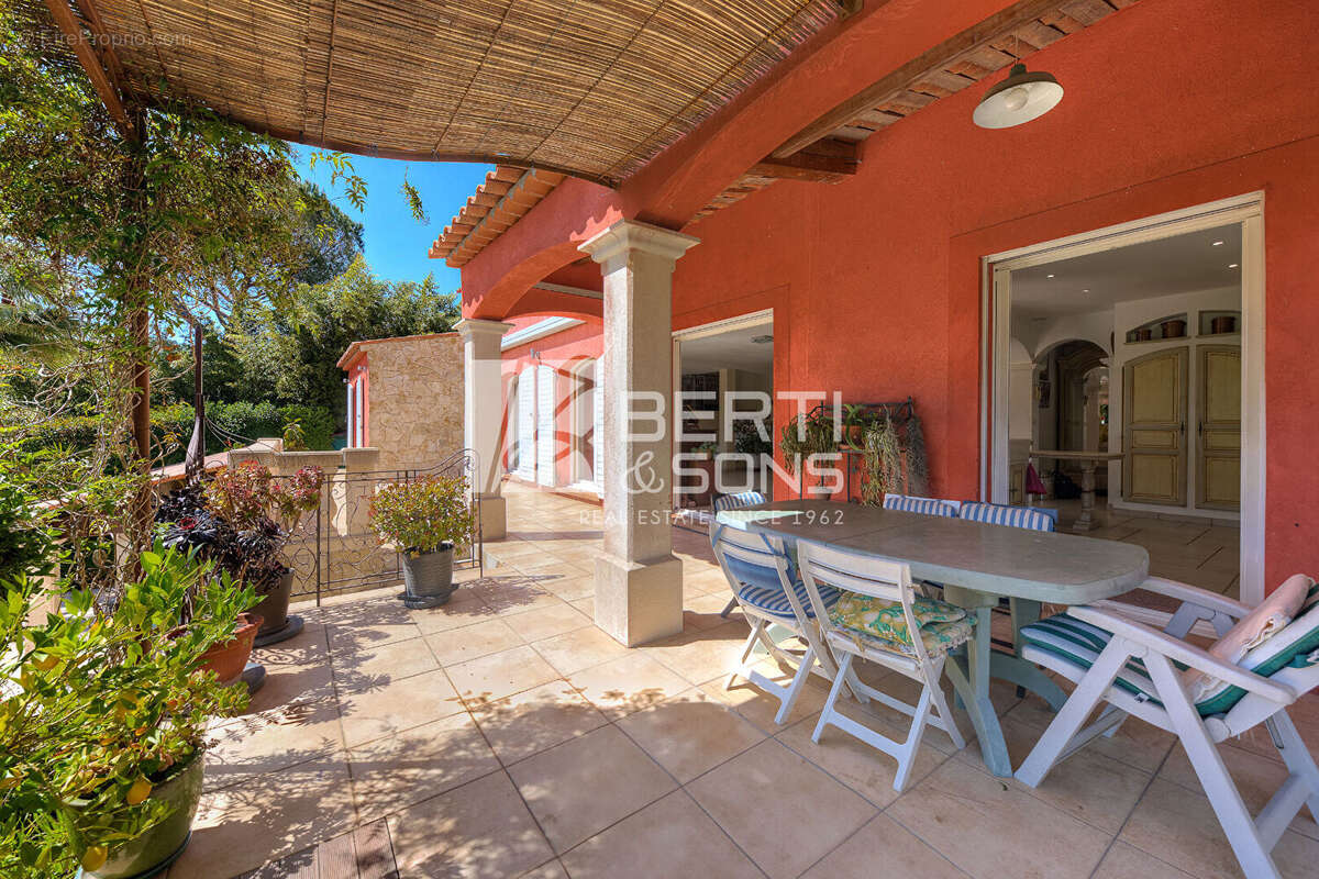 Maison à LES ADRETS-DE-L'ESTEREL