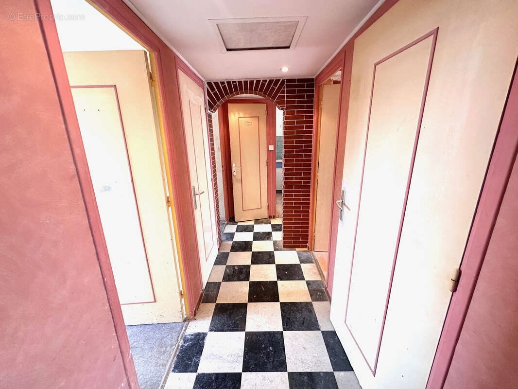 Appartement T4 de 65,81 m2 avec cave, garage , spécial investisseurs  VIDEO sur demande - photo 3