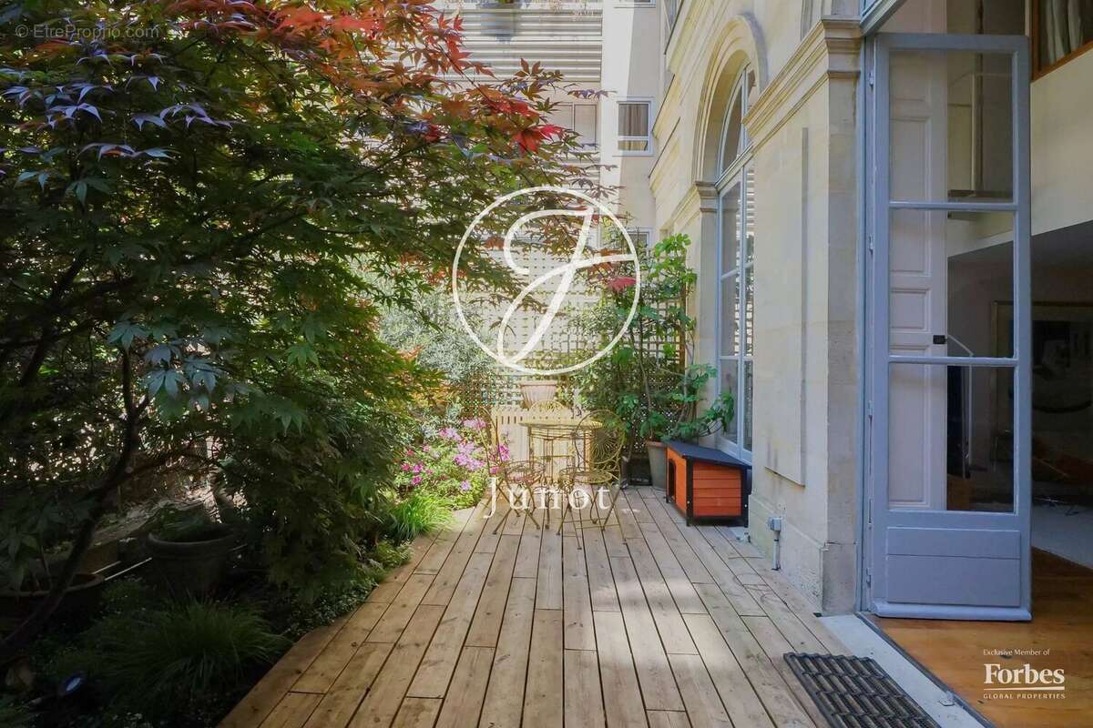 Appartement à PARIS-7E