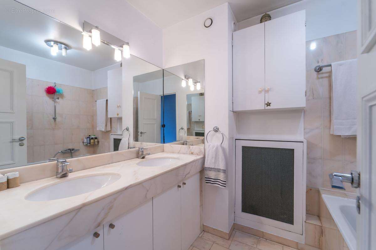 Appartement à VILLE-D'AVRAY