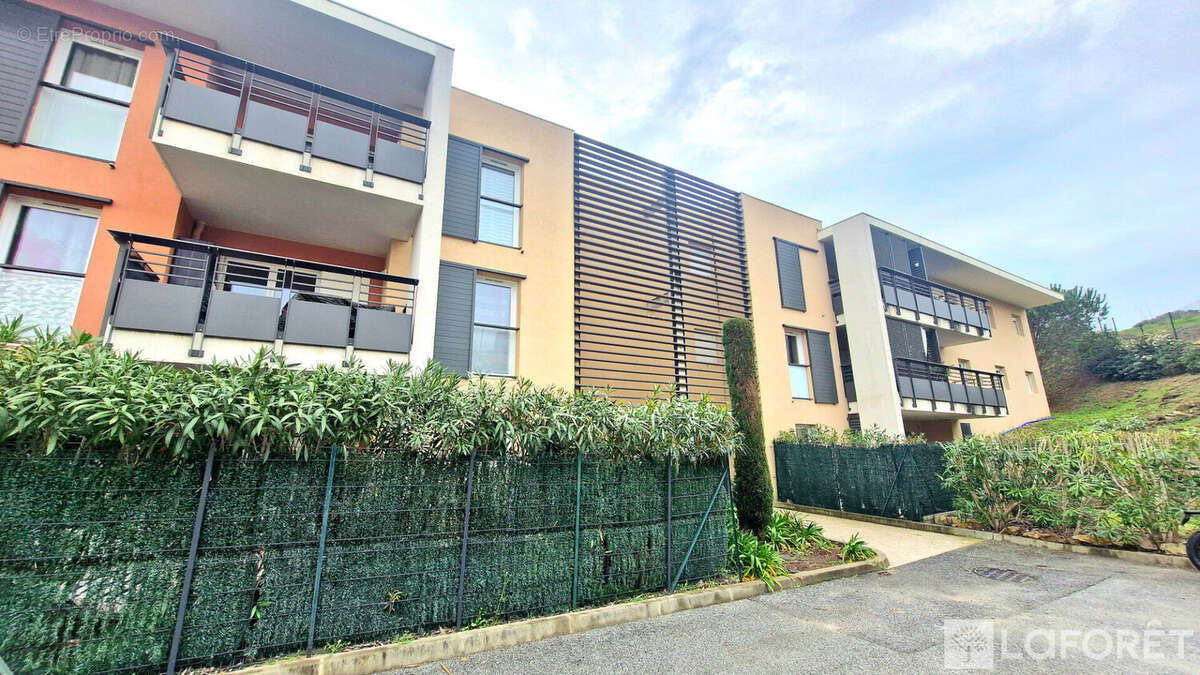 Appartement à ROQUEBRUNE-SUR-ARGENS
