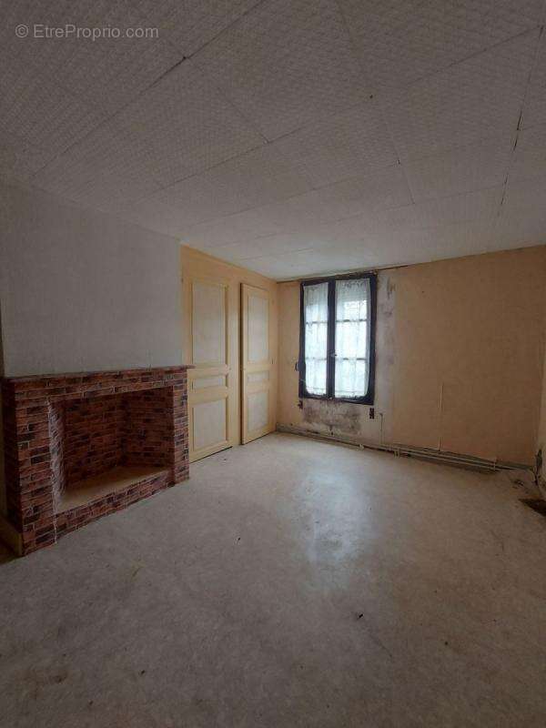 Maison à VAUX-MONTREUIL