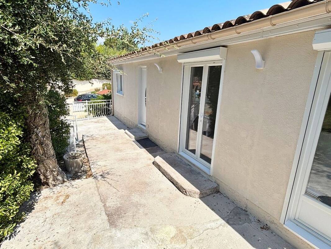 Maison à ROQUEBRUNE-SUR-ARGENS