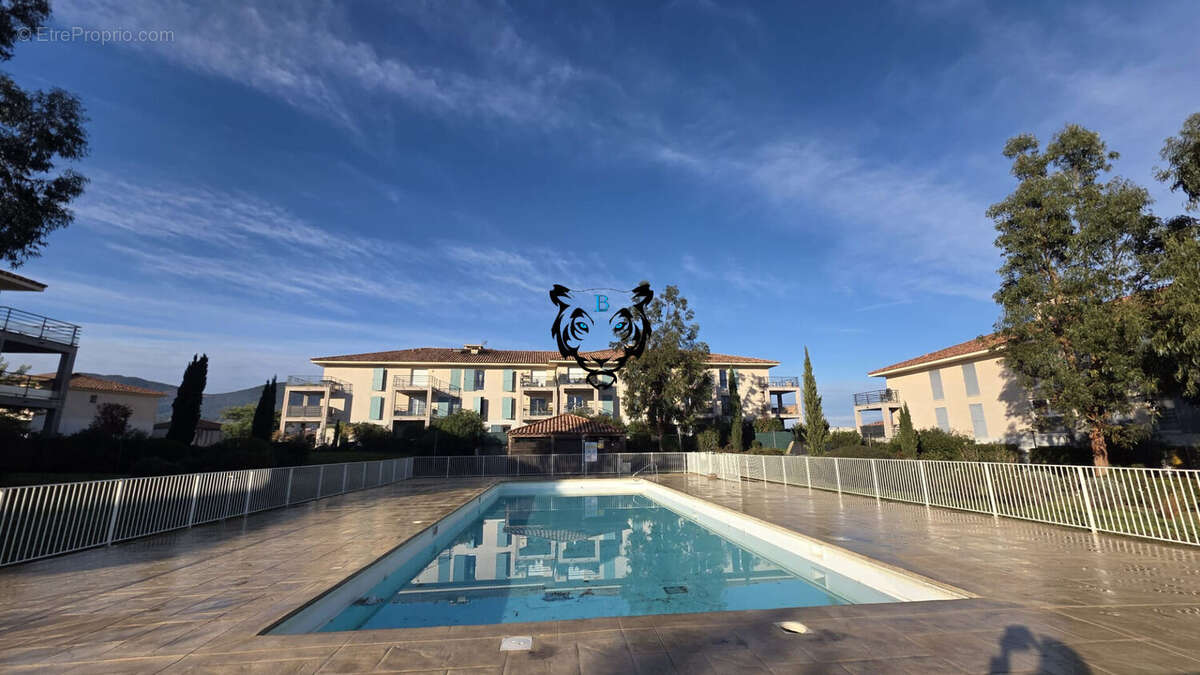 Appartement à ROQUEBRUNE-SUR-ARGENS