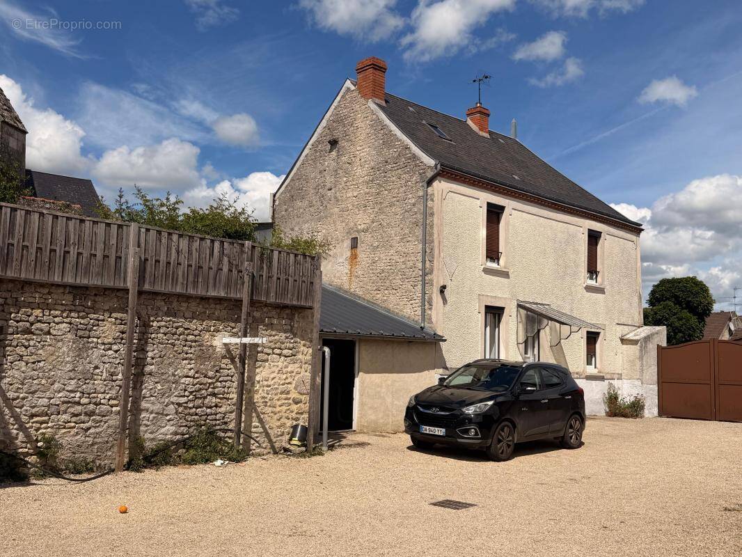 Maison à AUTRUY-SUR-JUINE