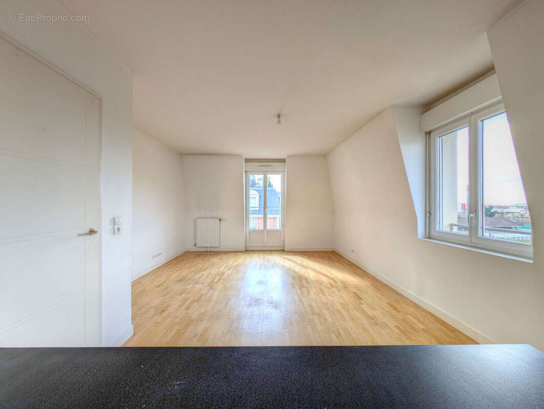 Appartement à LA GARENNE-COLOMBES