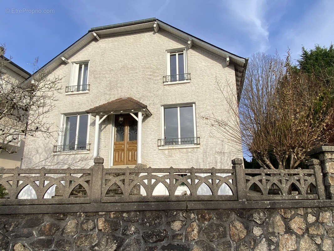 Maison à ARNAC-POMPADOUR