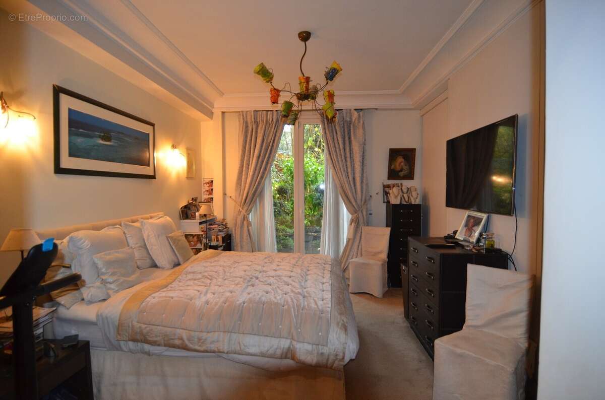 Appartement à NEUILLY-SUR-SEINE