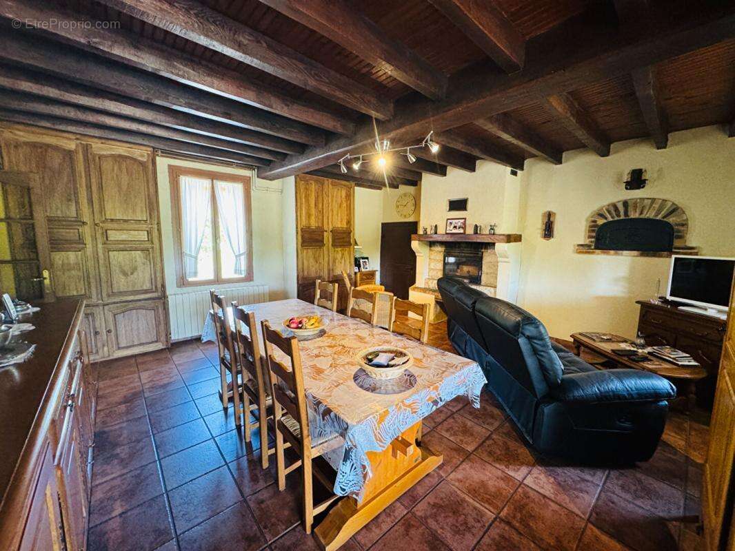 Jolie maison ancienne à Saint Léger le Petit - photo 6