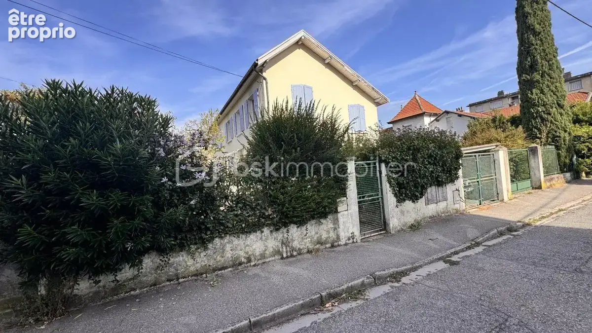 Maison de ville à fort potentiel — Grenoble (Écoles privées & transports à pied) - photo 4