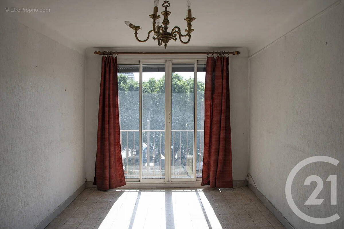 Appartement à MARSEILLE-4E