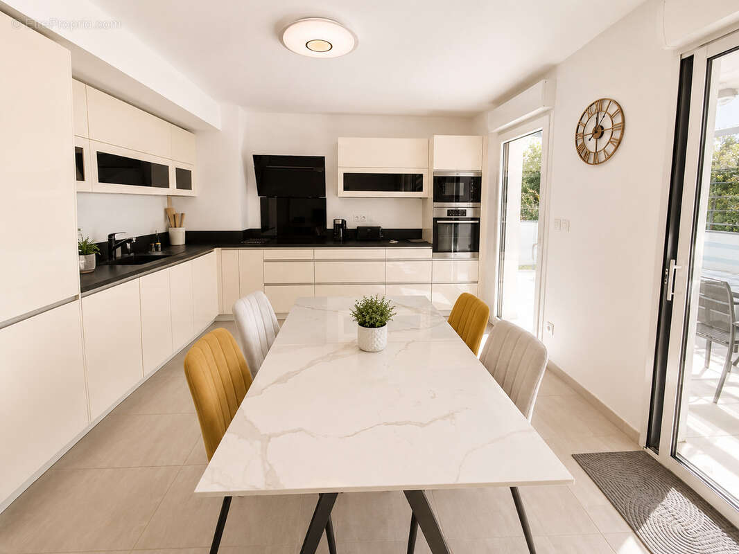 Appartement à SAINT-CYR-SUR-MER