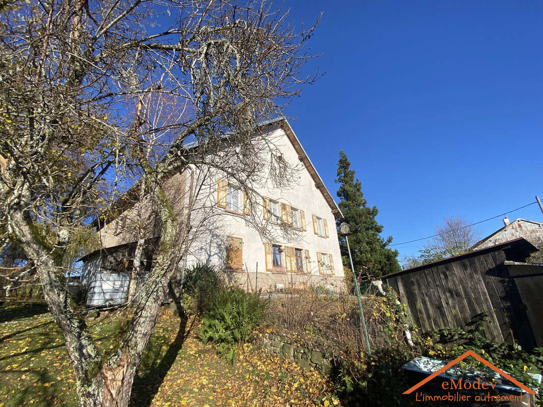 Maison à ENTRE-DEUX-EAUX