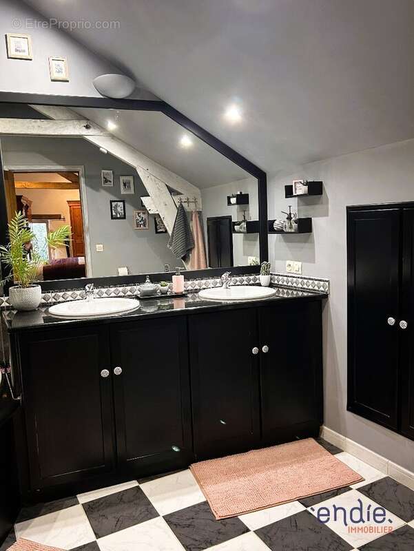 Maison à SAINT-REMY-SUR-CREUSE