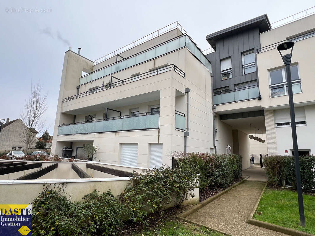 Appartement à SAINT-THIBAULT-DES-VIGNES