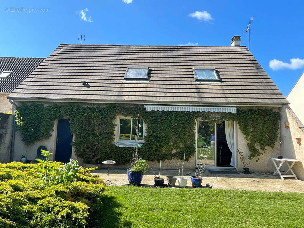 Maison à PUSSAY