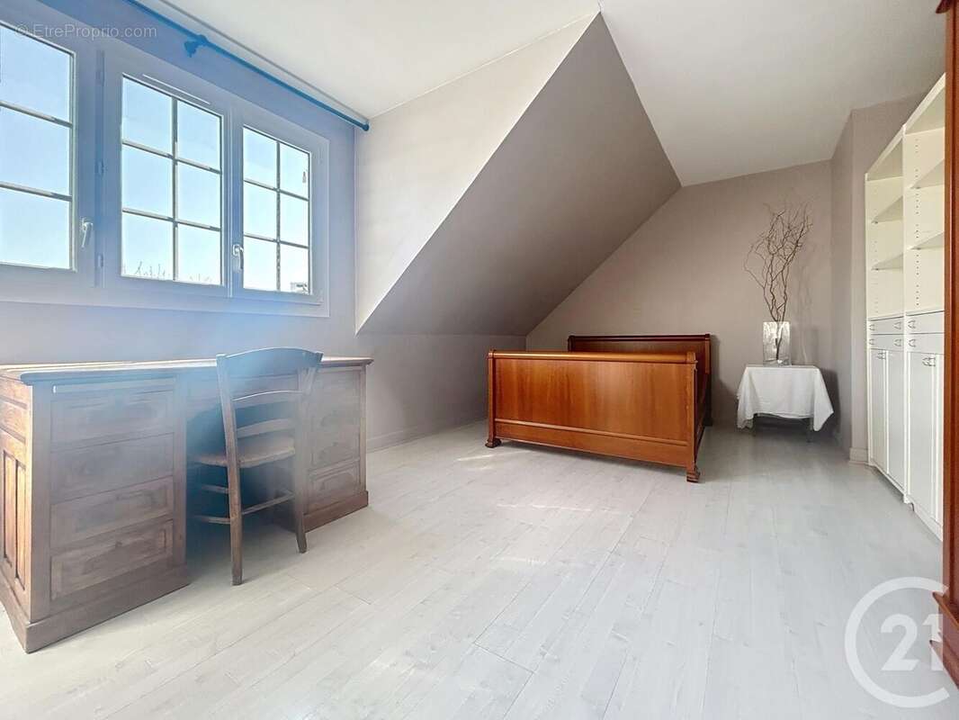 Maison à LE MEE-SUR-SEINE