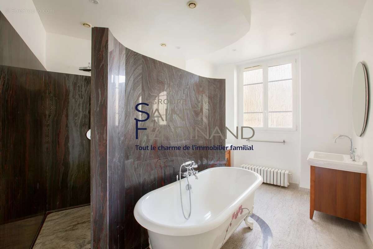 Appartement à PARIS-10E