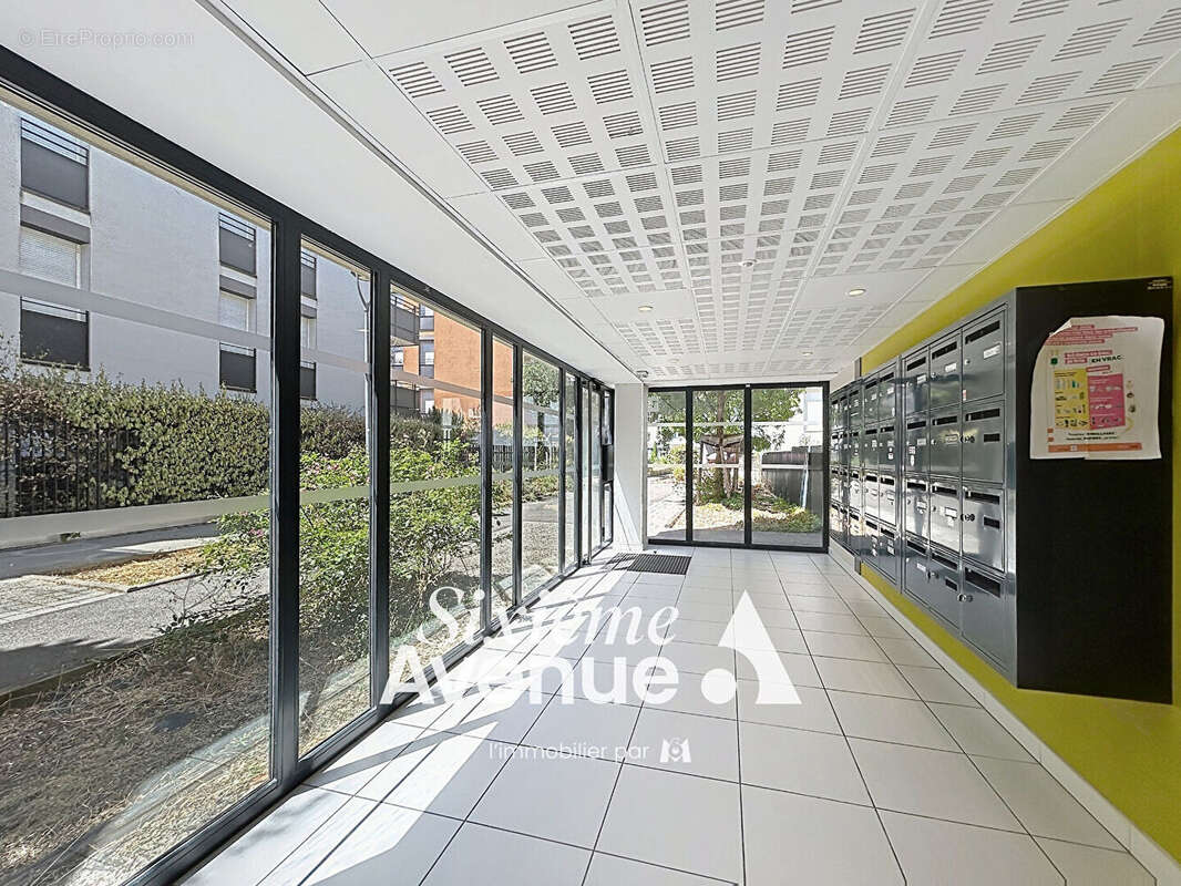Appartement à MEYZIEU