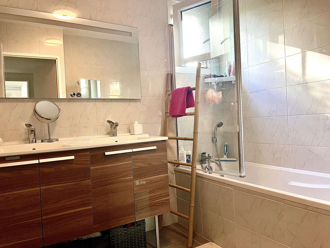 Appartement à MARSEILLE-9E
