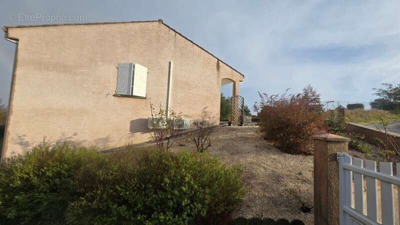 Maison à BELVEZE-DU-RAZES