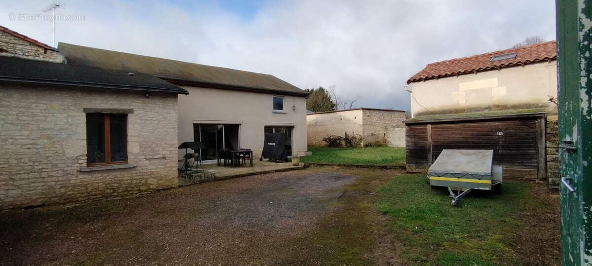 Maison à NEUVILLE-DE-POITOU