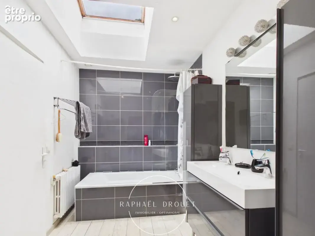 SAINT-CLAIR-DU-RHÔNE – Grande maison familiale de caractère avec 165 m² habitables - photo 19