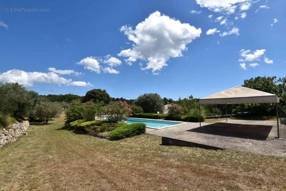 Maison à BAGNOLS-EN-FORET