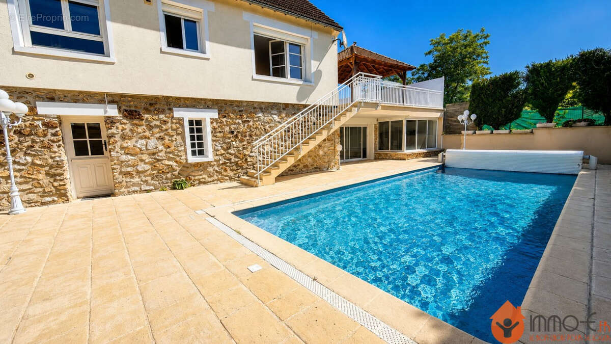 Maison 295 m² à Meaux  - photo 4