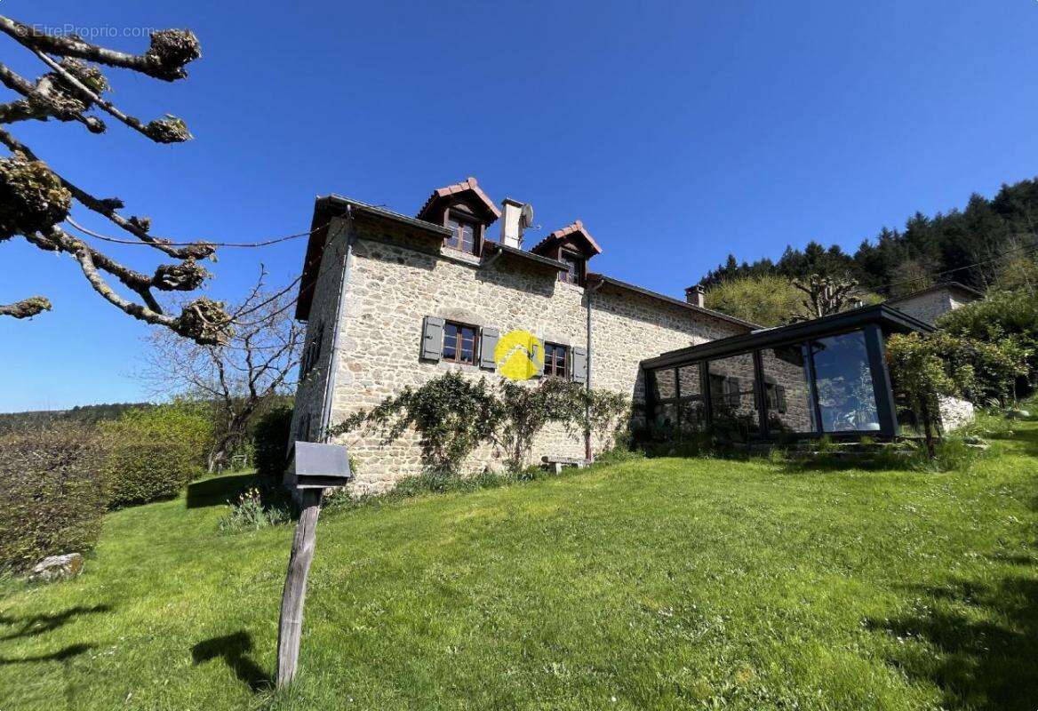 Maison à SAINT-REMY-SUR-DUROLLE