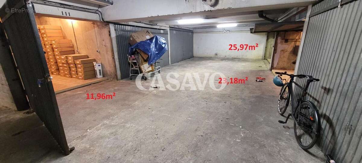 Parking à PARIS-18E