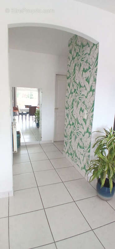 PLAIN PIED  122 m² et garage - Saint Sulpice De Royan 5 pièce(s) sur  679m² - photo 7
