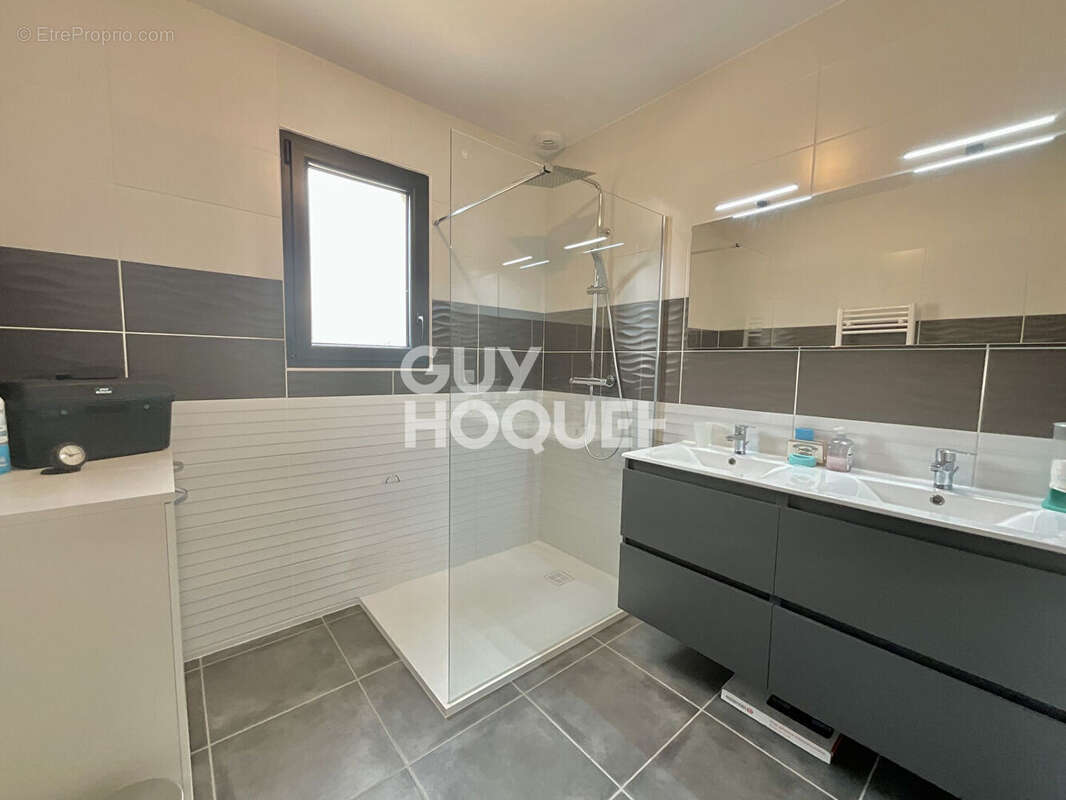 Maison de plain-pied T4 de 88 m2 sur une parcelle de 550 m2 - photo 10