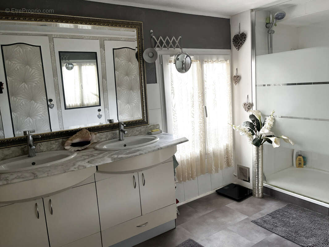 Maison à LA CHAPELLE-LA-REINE