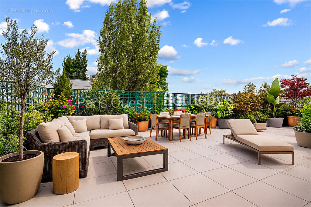 Appartement à NEUILLY-SUR-SEINE