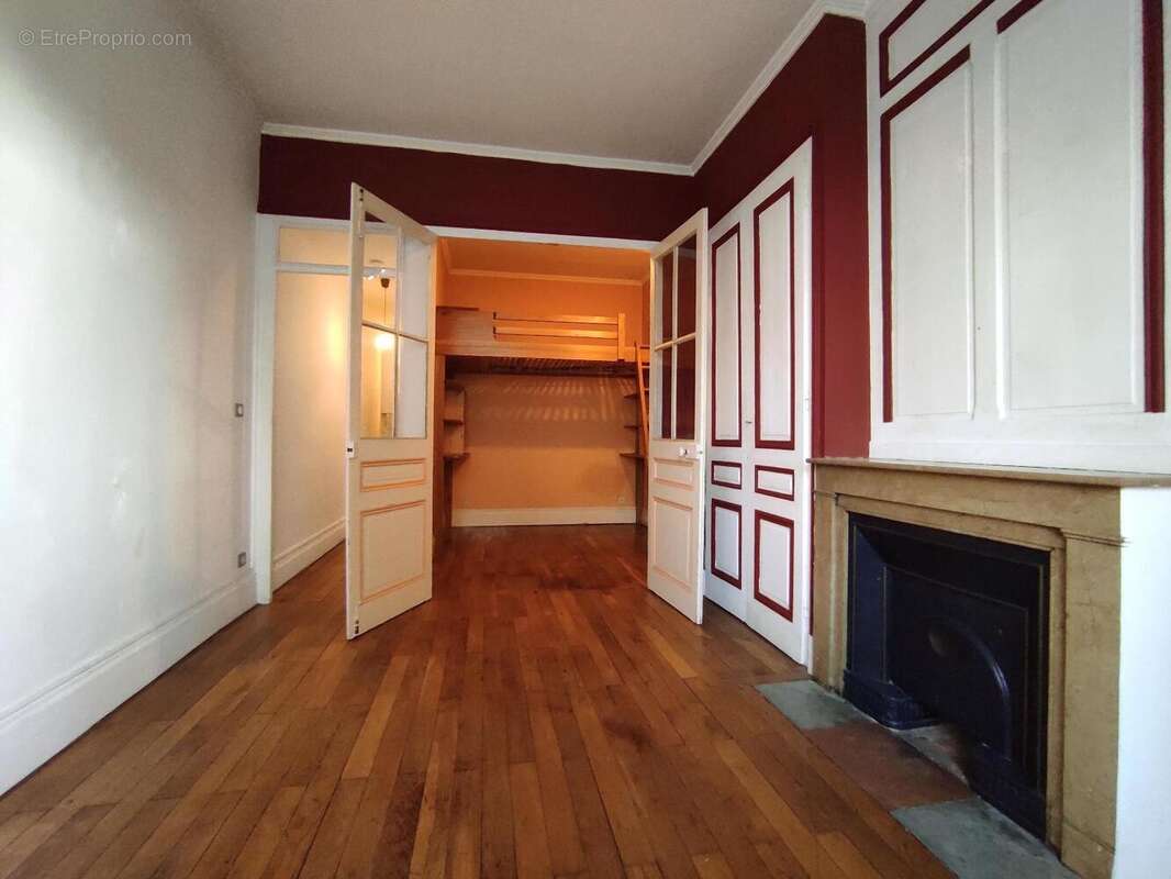   - Appartement à VILLEURBANNE