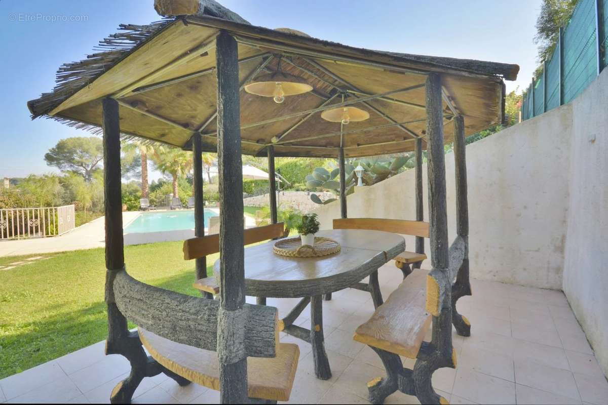 Maison à ROQUEFORT-LES-PINS