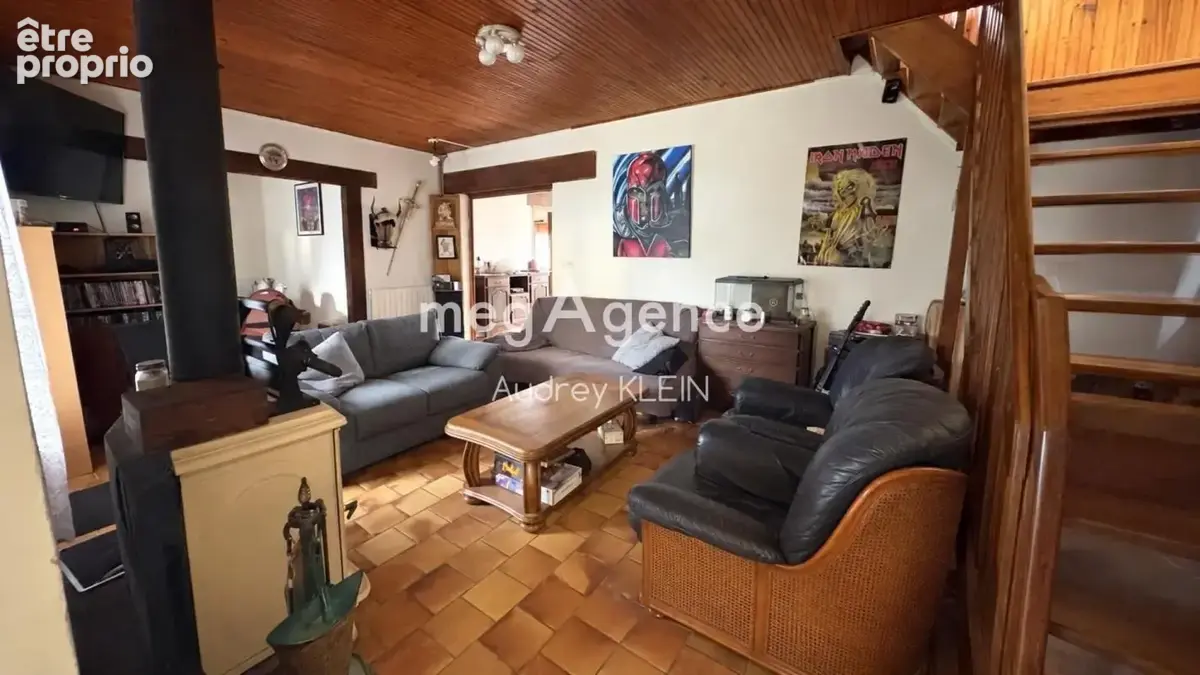Maison familiale de 216 m² avec 5 chambres, véranda chauffée et terrain clos de 2 478 m² - photo 3