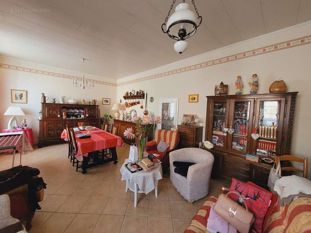 Maison à AVESNES-SUR-HELPE