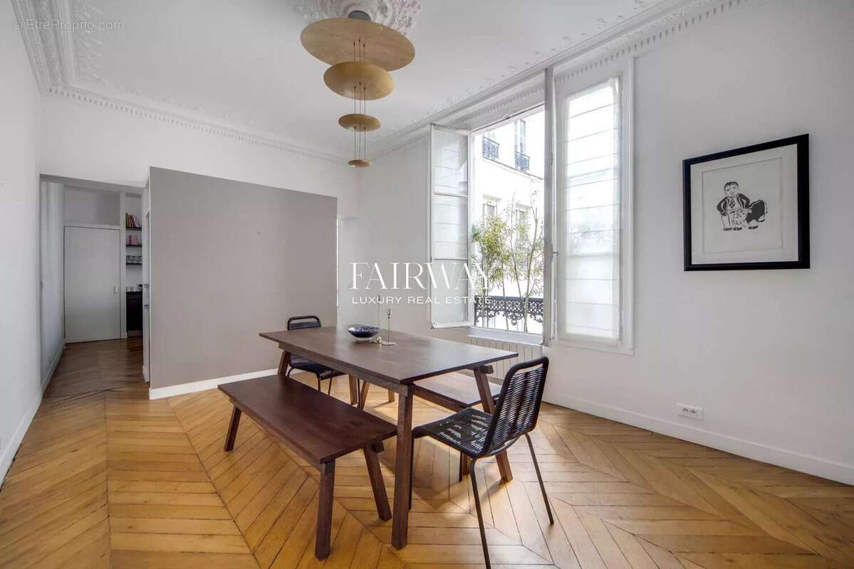 Appartement à PARIS-1E