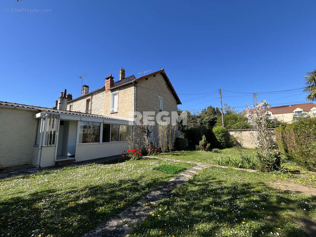 Maison à MALESHERBES