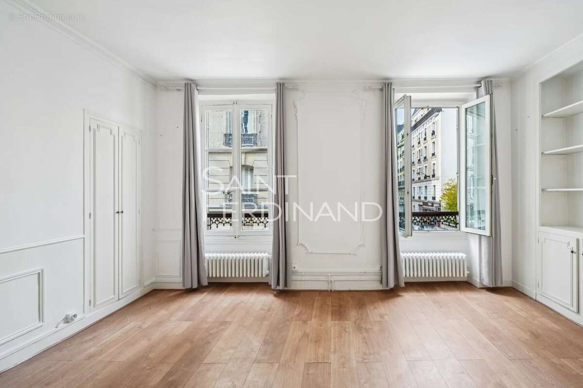 Appartement à NEUILLY-SUR-SEINE