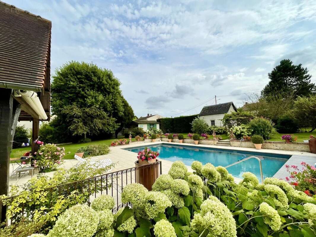 Maison à HOUDAN