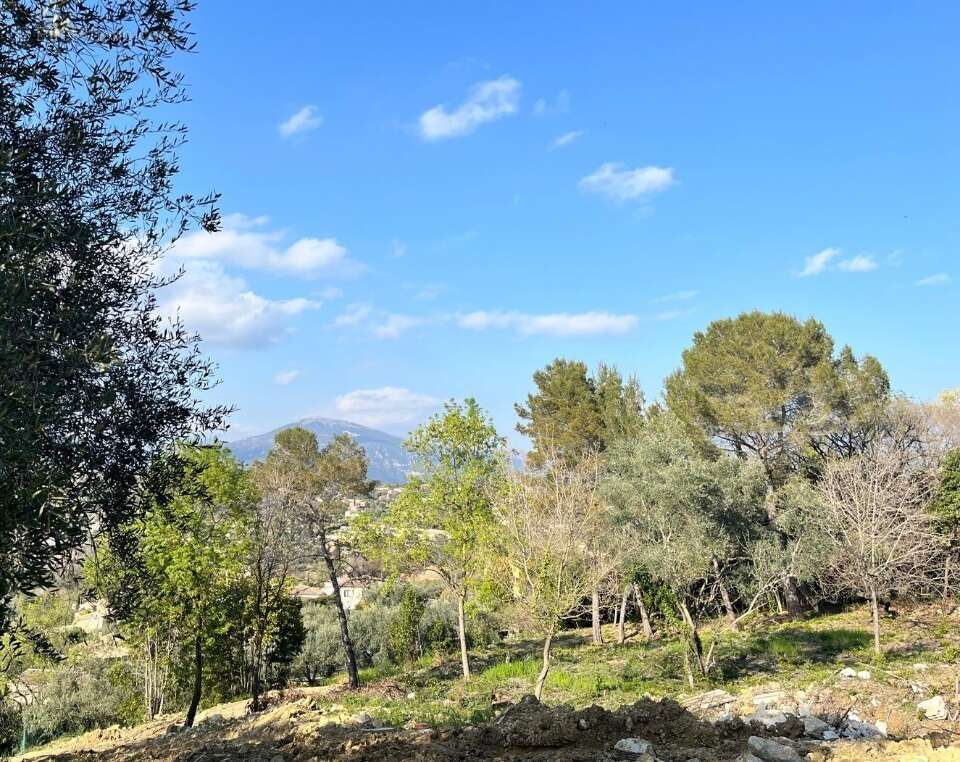 Terrain à MOUANS-SARTOUX