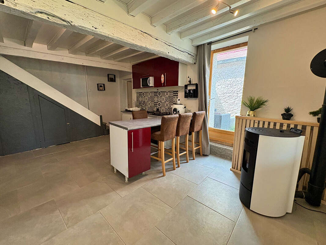 Maison à RENAISON