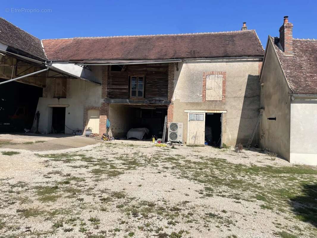 Maison à MONT-SAINT-SULPICE