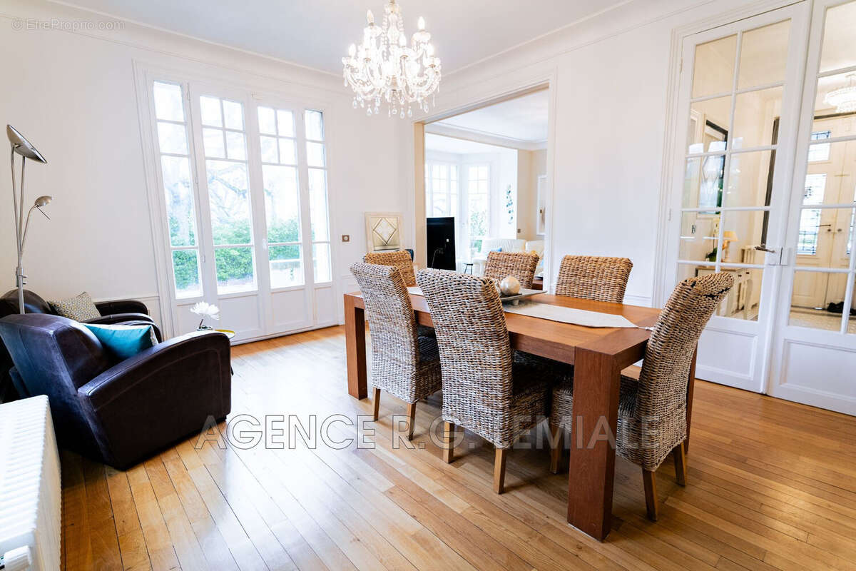 Maison à PARIS-14E