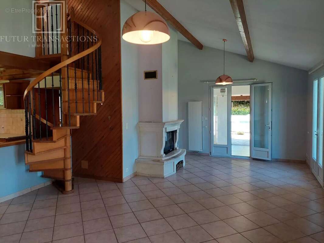 Maison à SAINT-ESTEPHE